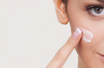 Damp or Dry Skin? The Best Way to Apply Skincare