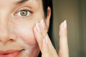 How to Prevent and Treat Dry Skin During Winter Months